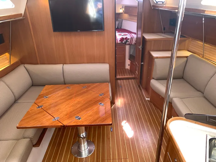 Makani Yacht Photos Pics 