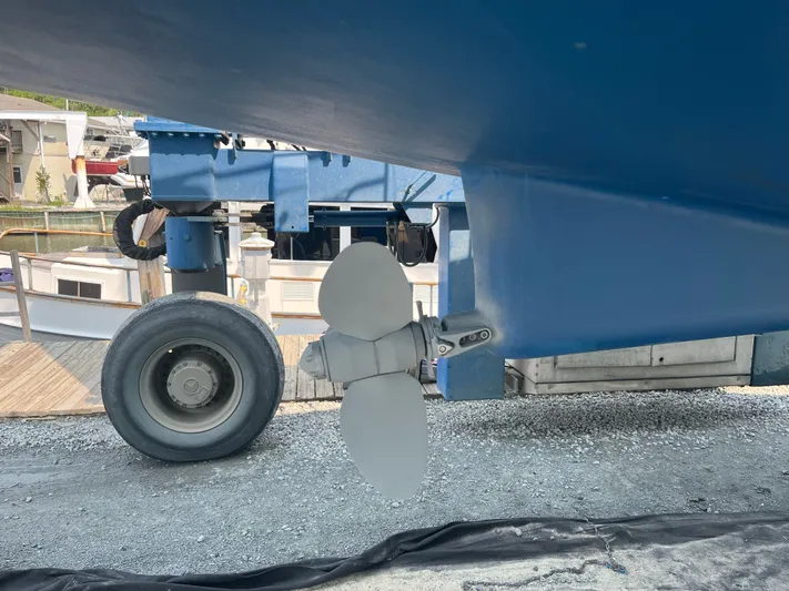 Makani Yacht Photos Pics 