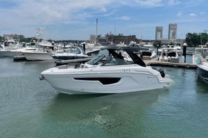 2022 34' Cruisers Yachts-34 GLS Outboard Danvers, MA, US