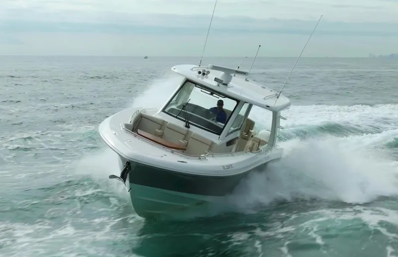 Iboat 3 Yacht Photos Pics 2019 Boston Whaler 350 Realm navigating ocean waves.