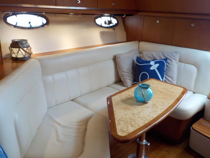 "never Say Never" Yacht Photos Pics Dinette