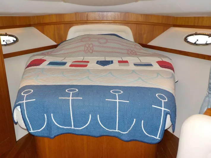 "never Say Never" Yacht Photos Pics Pedestal Bed
