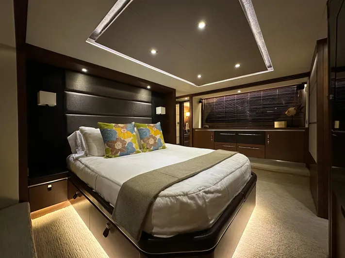Flawless Yacht Photos Pics Luxurious bedroom interior of 2015 Sea Ray L650 Fly yacht with modern lighting and decor.