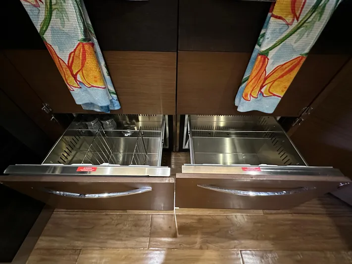 Flawless Yacht Photos Pics Stainless steel drawers in 2015 Sea Ray L650 Fly yacht kitchen.