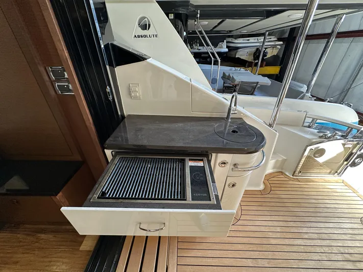 Flawless Yacht Photos Pics Outdoor kitchen area on 2015 Sea Ray L650 Fly yacht with grill and sink.