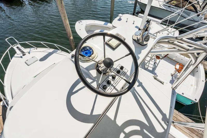 Dropping In Yacht Photos Pics 