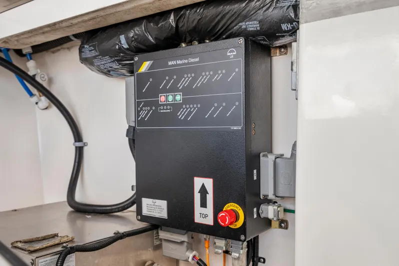 Dropping In Yacht Photos Pics 