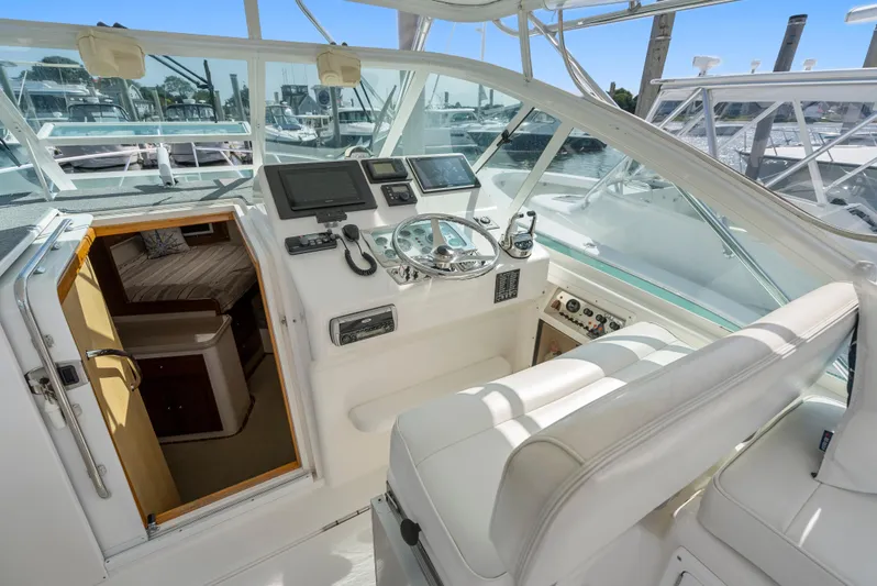 Dropping In Yacht Photos Pics 