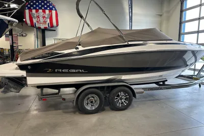 Regal 2300 Bowrider
