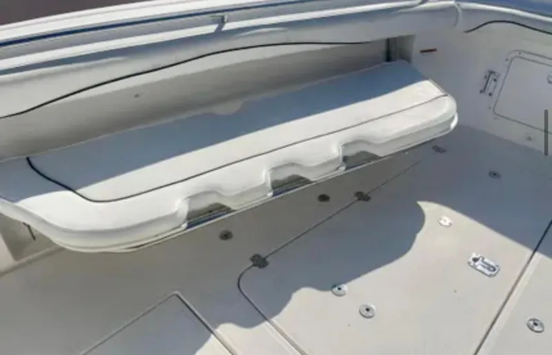  Yacht Photos Pics 2006 Wellcraft 32 CCF boat interior with white cushioned seating and deck details.