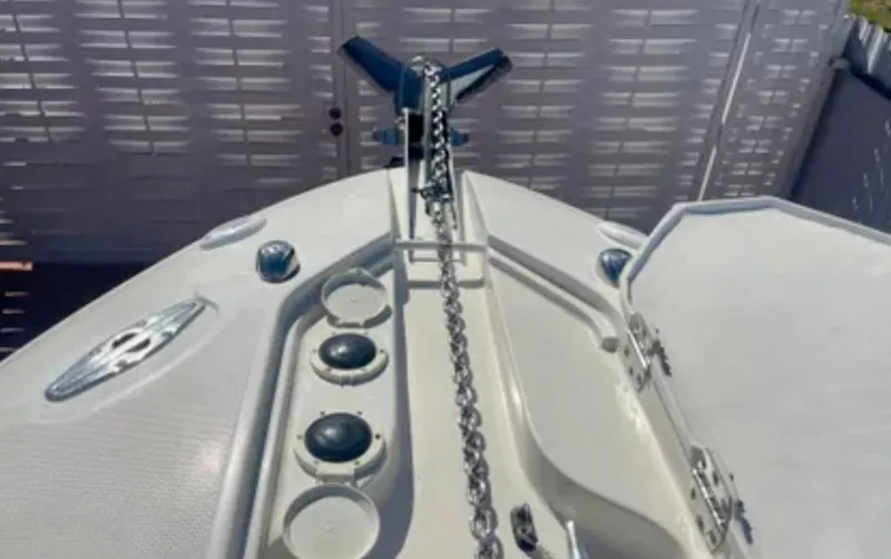  Yacht Photos Pics Bow of 2006 Wellcraft 32 CCF boat with anchor chain and deck features.