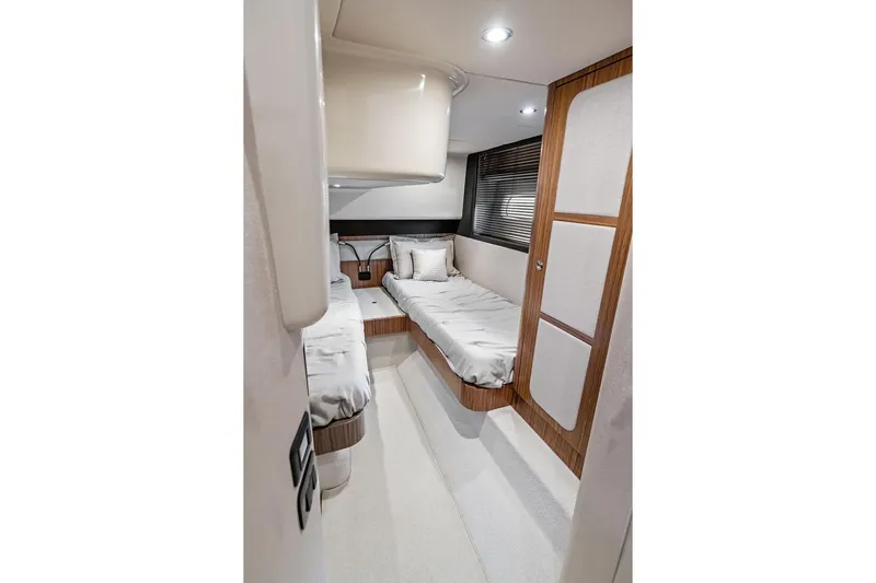 Roma Yacht Photos Pics Interior of 2021 Azimut Magellano 43 yacht with twin beds and modern design.