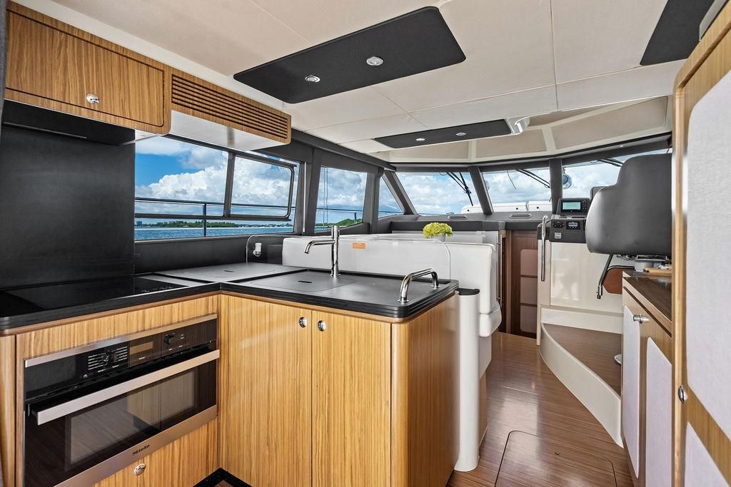 2021 Azimut 43 