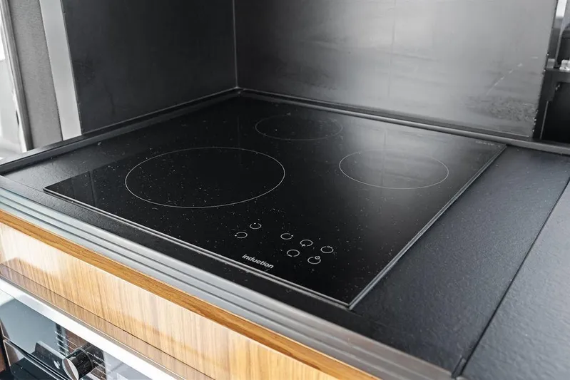 Roma Yacht Photos Pics Induction cooktop on 2021 Azimut Magellano 43 yacht, sleek and modern design.