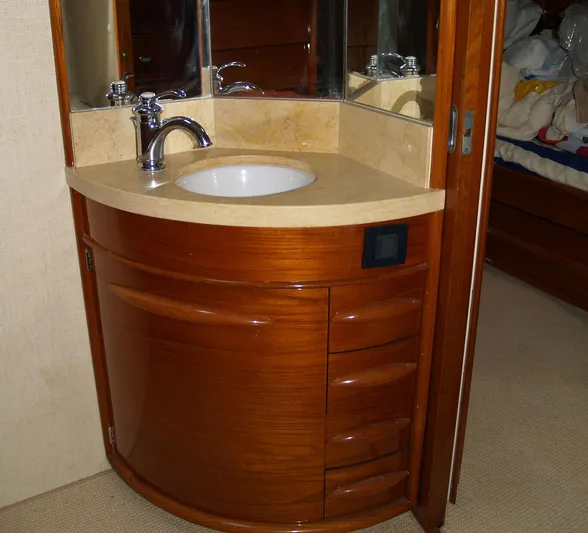 Lucky Yacht Photos Pics 