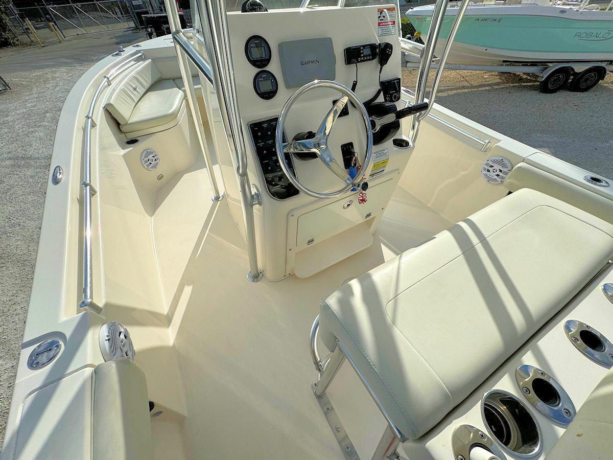 Used 2013 Cobia 217 Center Console boat for sale in West Palm