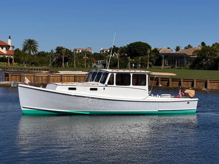 Grey Dawn Yacht Photos Pics Port profile