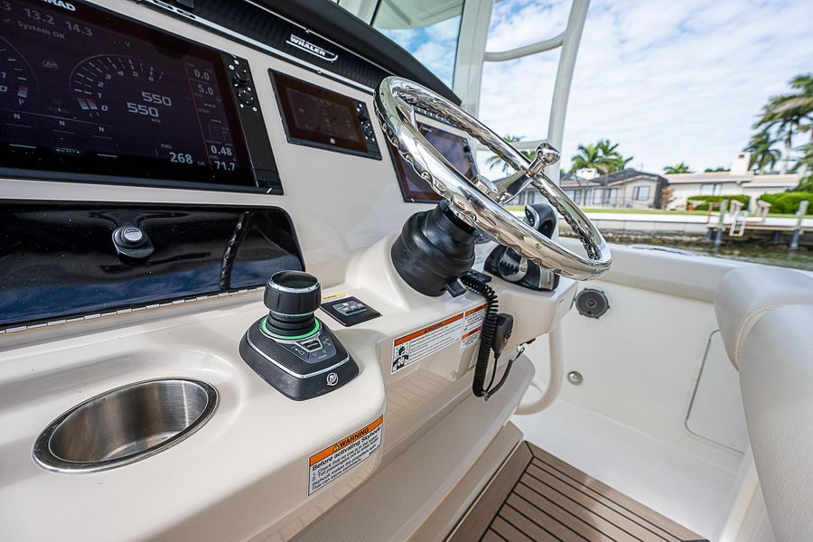 2018 Boston Whaler 350 Outrage