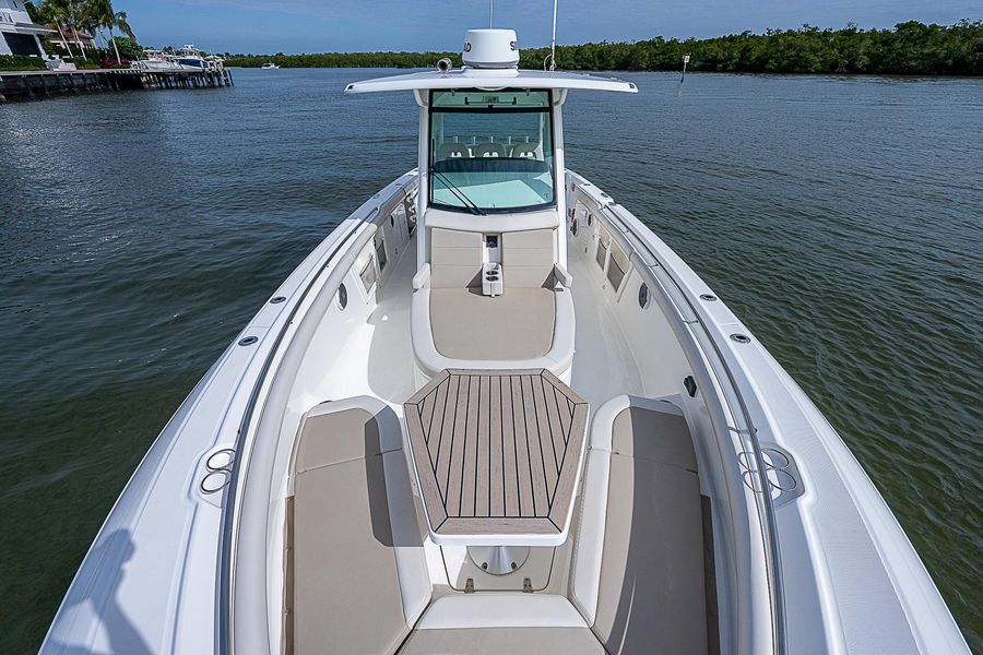 2018 Boston Whaler 350 Outrage