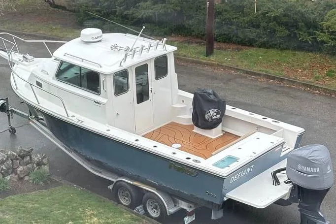  Yacht Photos Pics 2019 Parker 2520 XL Sport Cabin boat on trailer, featuring Yamaha engine and Garmin equipment.