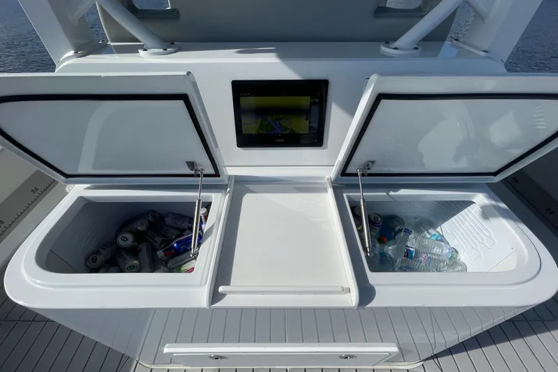  Yacht Photos Pics Freeman 47 boat cooler compartments with drinks and water bottles, 2022 model.