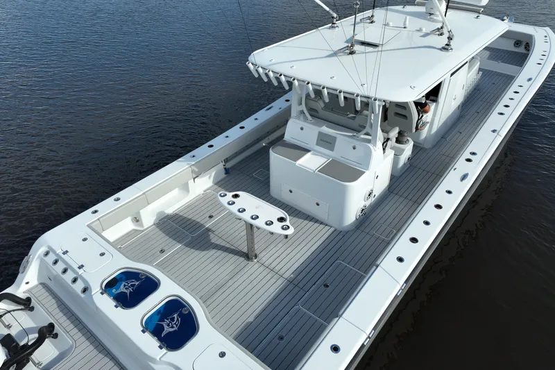  Yacht Photos Pics 2022 Freeman 47 boat on water, featuring spacious deck and modern design.