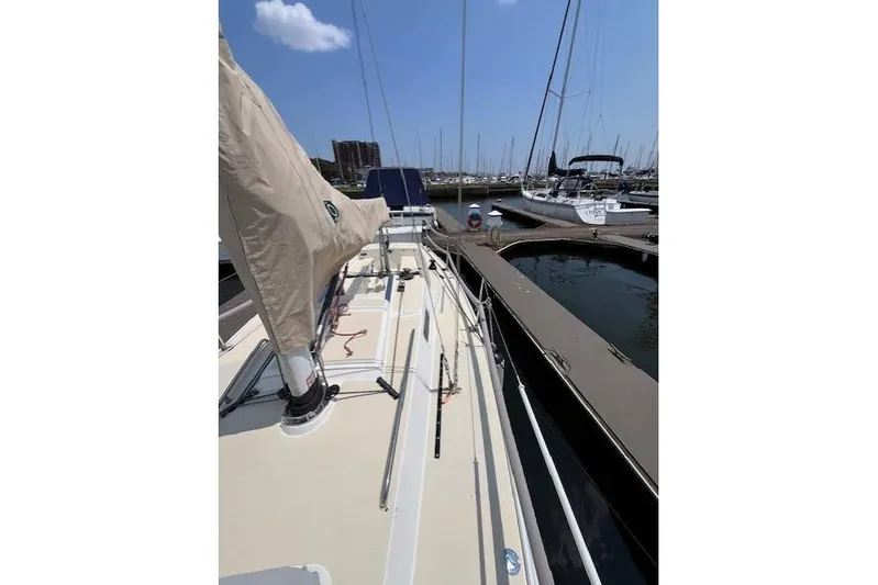  Yacht Photos Pics 2005 J Boats J/100 sailboat docked at marina under clear blue sky.