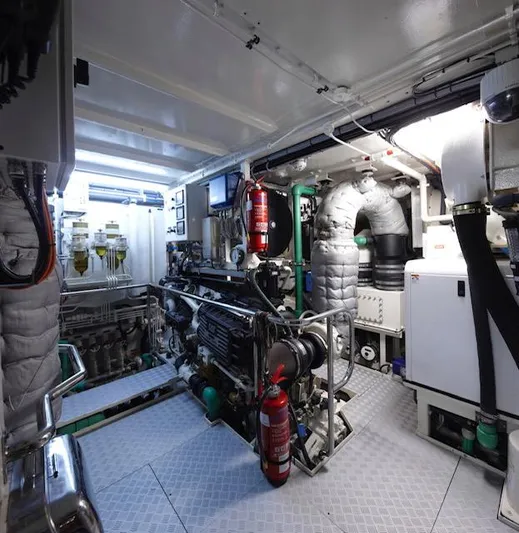 Moonriver Yacht Photos Pics 