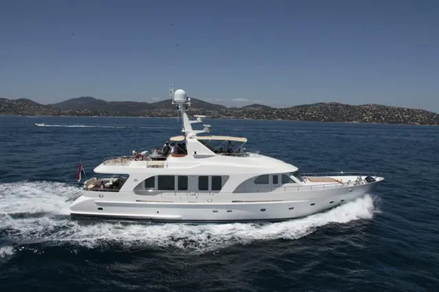 Moonriver Yacht Photos Pics 