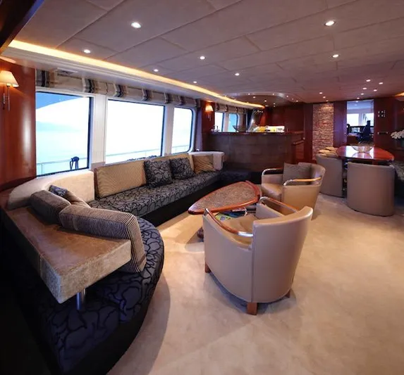 Moonriver Yacht Photos Pics 