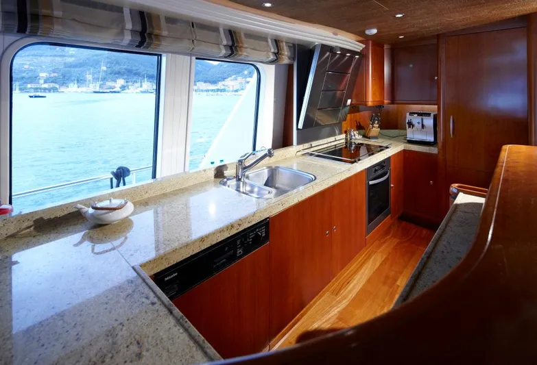 Moonriver Yacht Photos Pics 