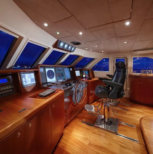 Moonriver Yacht Photos Pics 