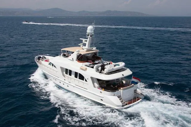 Moonriver Yacht Photos Pics 