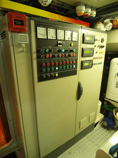 Moonriver Yacht Photos Pics 