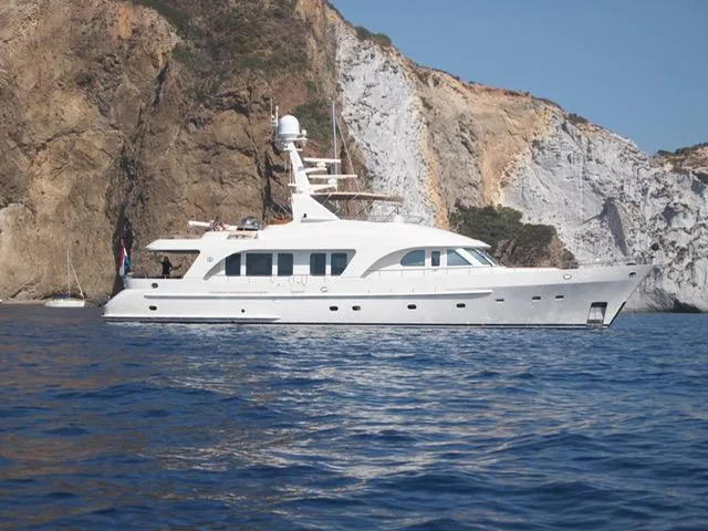 Moonriver Yacht Photos Pics 