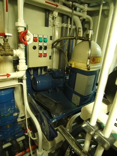 Moonriver Yacht Photos Pics 