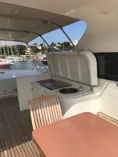 Moonriver Yacht Photos Pics 