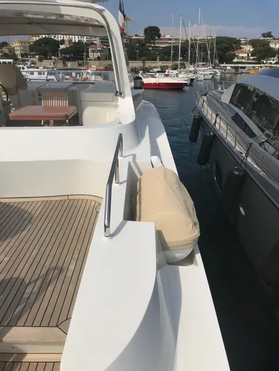 Moonriver Yacht Photos Pics 