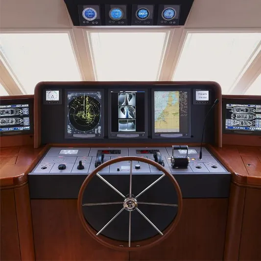 Moonriver Yacht Photos Pics 