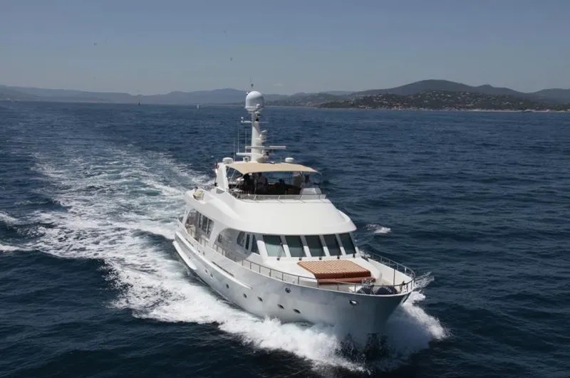 Moonriver Yacht Photos Pics 