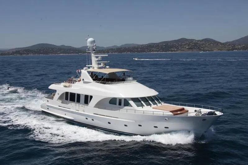 Moonriver Yacht Photos Pics 