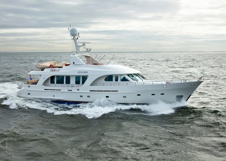 Moonriver Yacht Photos Pics 