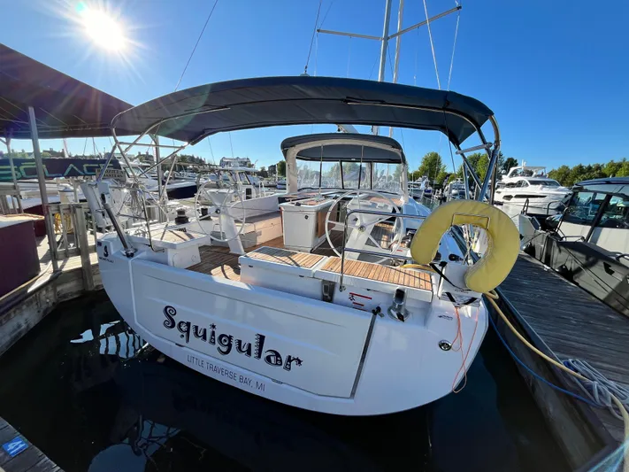 Squigular Yacht Photos Pics 