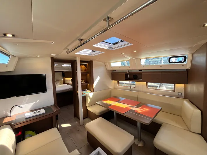 Squigular Yacht Photos Pics 