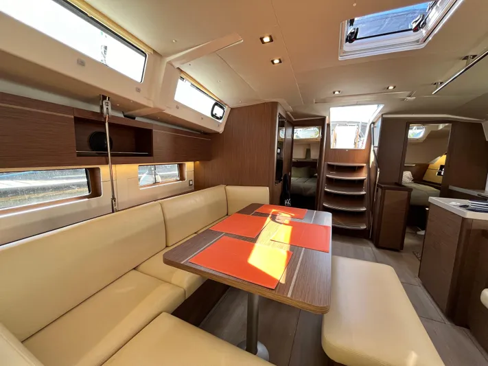 Squigular Yacht Photos Pics 