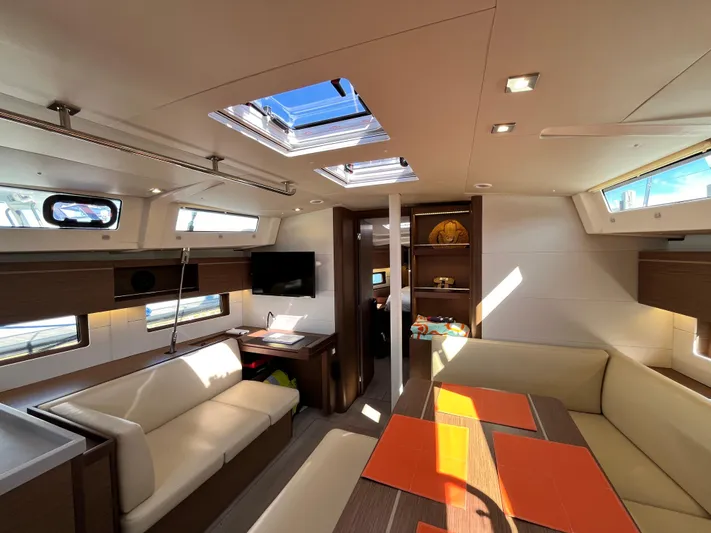 Squigular Yacht Photos Pics 