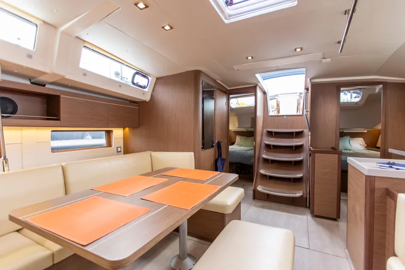 Squigular Yacht Photos Pics 