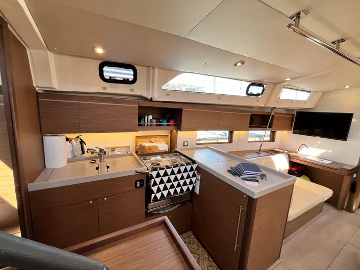 Squigular Yacht Photos Pics 