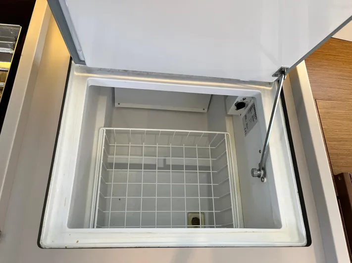 Squigular Yacht Photos Pics 