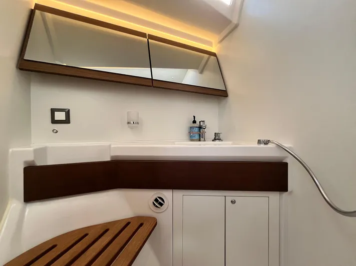 Squigular Yacht Photos Pics 